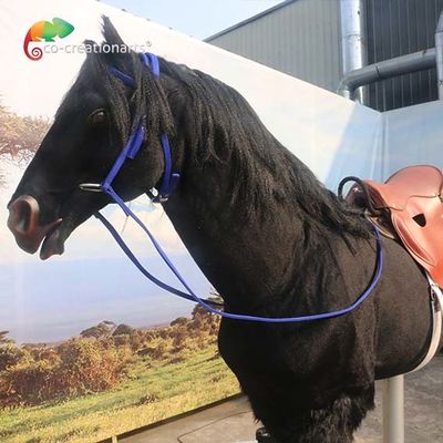 Caballo animatrónico realista con movimiento de todo el cuerpo y pelaje realista: atracción interactiva de sabana