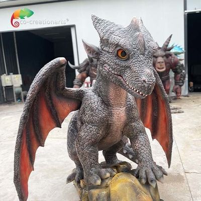 Dragón animatrónico realista con alas articuladas y detalles a escala brillante para exposiciones inmersivas
