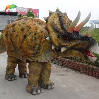 Traje adulto del dinosaurio del Triceratops dos