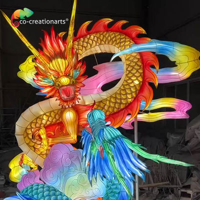 Un buen precio. Lanterna tradicional de dragón para la exhibición del festival en línea