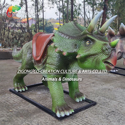 Viaje interactivo de Triceratops de fibra de vidrio: Escultura de dinosaurio amigable para niños para parques temáticos y exposiciones