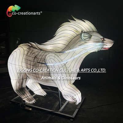 Escultura futurista de linterna de tejón blanco con cresta de mohawk LED y cola de dragón