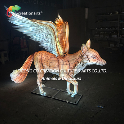 Un buen precio. Gran escultura de zorro brillante linterna con plumas de color turquesa y alas blancas en línea